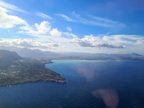 Levensecht Beeld Van Kust Van Sicilië Gezien Vanuit Een Vliegtuig — Stockfoto