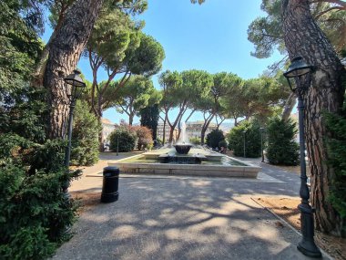 Tivoli, İtalya, köydeki sarayların ve günlük yaşamın anımsatıcı bir görüntüsü.