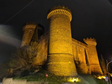 Tivoli, İtalya, köydeki sarayların ve günlük yaşamın anımsatıcı bir görüntüsü.