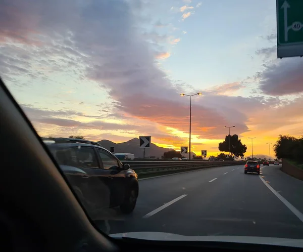 Sugestywny Obraz Zachodu Słońca Włoskiej Autostradzie Podczas Jazdy — Zdjęcie stockowe