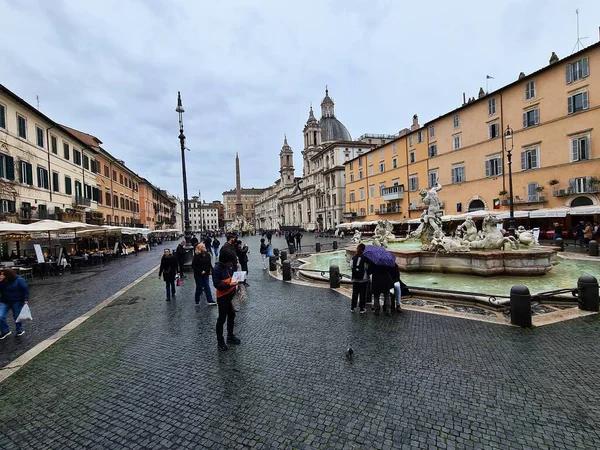 ローマ イタリア 2023 ローマで最も象徴的な広場の一つナヴォーナ広場のマダマ広場のイメージ 教皇の無実Xの見本市で建てられました — ストック写真