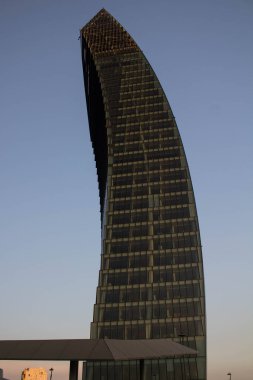 İtalya - Milan, Ago 15, 2023 Milano Şehri Hayat Alışveriş Bölgesi Gökdelen ve saraylı Milano Şehri Hayat Alışveriş Bölgesi 'ni hayal edin