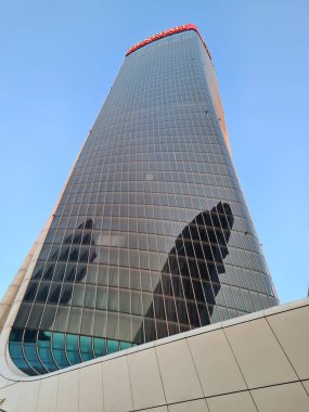 İtalya - Milan, Ago 15, 2023 Milano Şehri Hayat Alışveriş Bölgesi Gökdelen ve saraylı Milano Şehri Hayat Alışveriş Bölgesi 'ni hayal edin