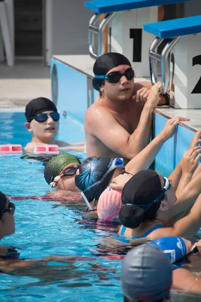 2023.06.30 Villagrazia di Carini, Piscina Piano Monako yarışları, spor müsabakalarının çağrıştıran görüntüsü.