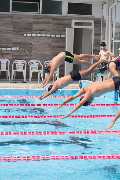 2023.06.30 Villagrazia di Carini, Piscina Piano Monako yarışları, spor müsabakalarının çağrıştıran görüntüsü.