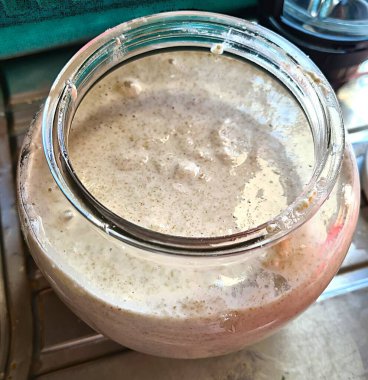 Tam buğday ekmeği için ev yapımı karabuğday hazırlama canlandırıcı görüntüsü