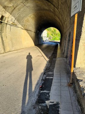 Sicilya, İtalya 'da arka planda deniz kıyısının anımsatıcı görüntüsü