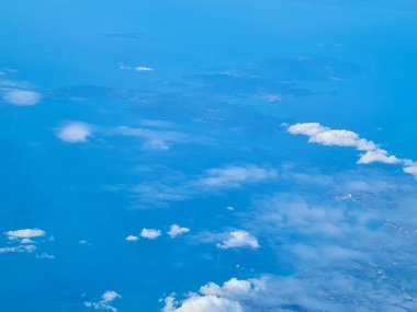 İtalya 'da Grosseto' nun (Toskana) önündeki Elba Adası 'nın anımsatıcı görüntüsü bir uçaktan görülüyor