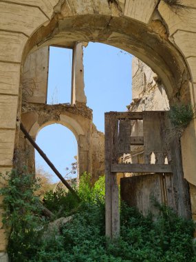 Sicilya 'daki Poggioreale nel kalıntılarının canlandırıcı görüntüsü, bugün 1968 depreminde yok olan hayalet bir kasaba.