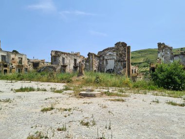 Sicilya 'daki Poggioreale nel kalıntılarının canlandırıcı görüntüsü, bugün 1968 depreminde yok olan hayalet bir kasaba.