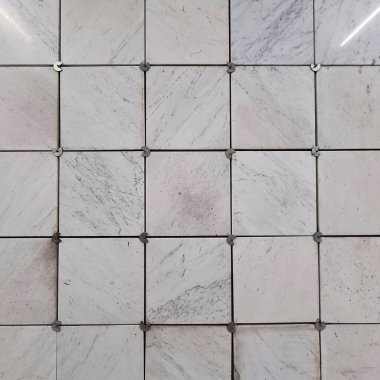 Kare mermer karoların dikey yüzeyinin anımsatıcı görüntü dokusu