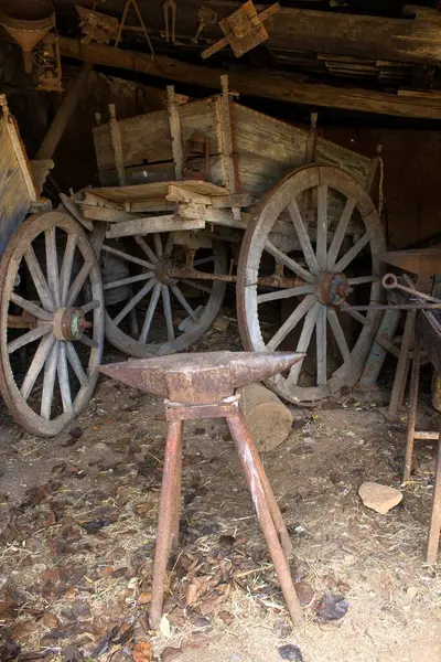 2021.09.12 Sicilya, Custonaci, Scurati Mağaraları, 19. yüzyılda yaşamış antik köyün görüntüsü.