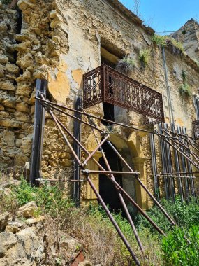 Sicilya 'daki Poggioreale nel kalıntılarının canlandırıcı görüntüsü, bugün 1968 depreminde yok olan hayalet bir kasaba.