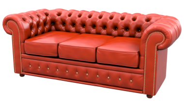 Beyaz arka plan üzerinde izole kırmızı klasik deri kanepe.