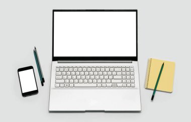 Masada açık bir dizüstü bilgisayar, bir telefon, bir defter ve yanında kalemler var. Beyaz izole ekran ile modelleme. Eğitim konsepti. Çevrimiçi Çalışma ve Uzaklık Öğrenme.