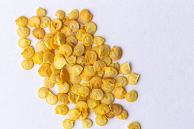 Beyaz üzerine Çan Biberi Tohumları 'nın Soyut Deseni