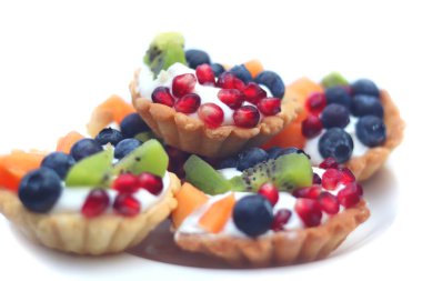 Meyveli tart, el yapımı.