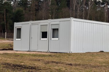 Geçici inşaat binası. Dış görünüş. Küçük ofis