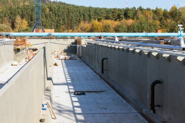 Şehir kanalizasyon arıtma tesisleri. İnşaat işi. Malzeme eşyaları. Ayrıntılar.