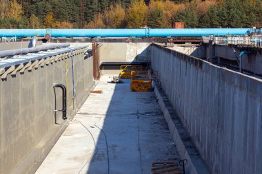 Şehir kanalizasyon arıtma tesisleri. İnşaat işi. Malzeme eşyaları. Ayrıntılar.