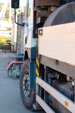 Küçük ölçekli ekipmanların taşınması için inşaat ekipmanları