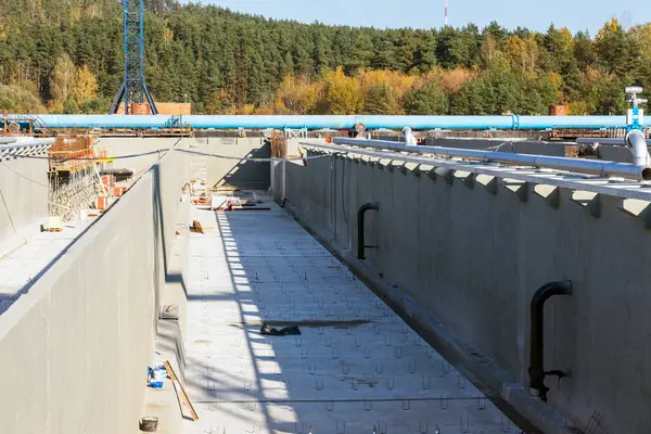 Şehir kanalizasyon arıtma tesisleri. İnşaat işi. Malzeme eşyaları. Ayrıntılar.