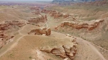 İHA 'nın üst görüntüsü. Charyn Kanyonu Kazakistan