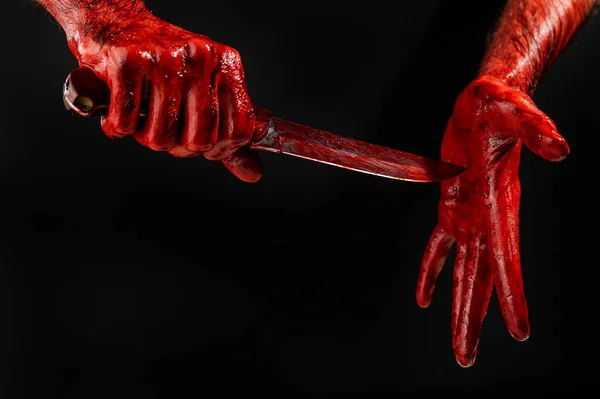 Ansiktsløs Mann Skjærer Seg Hånden Dekket Blod Svart Bakgrunn – stockfoto