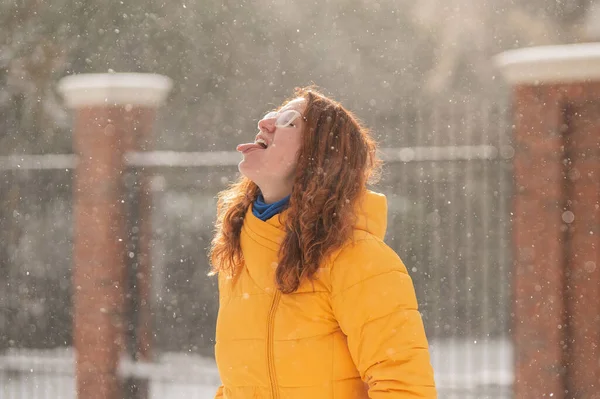 Red Haired Caucasian Woman Rejoices Winter Catches Snowflakes Tongue — Fotografia de Stock