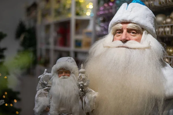 Père Noël Russe Tenant Miniature Dans Une Boutique Décoration Noël — Photo
