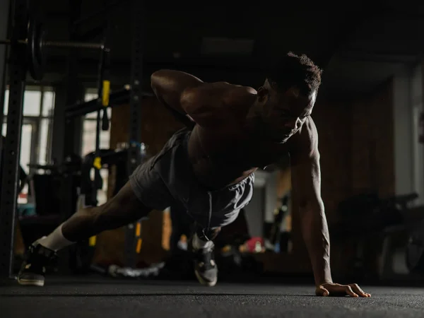 African American Man Doing One Arm Push Ups Gym — Stock Photo, Image