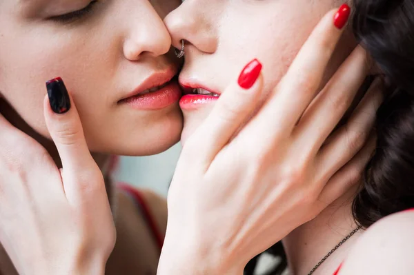Gros Plan Portrait Femmes Caucasiennes Embrassées Même Sexe Amour — Photo