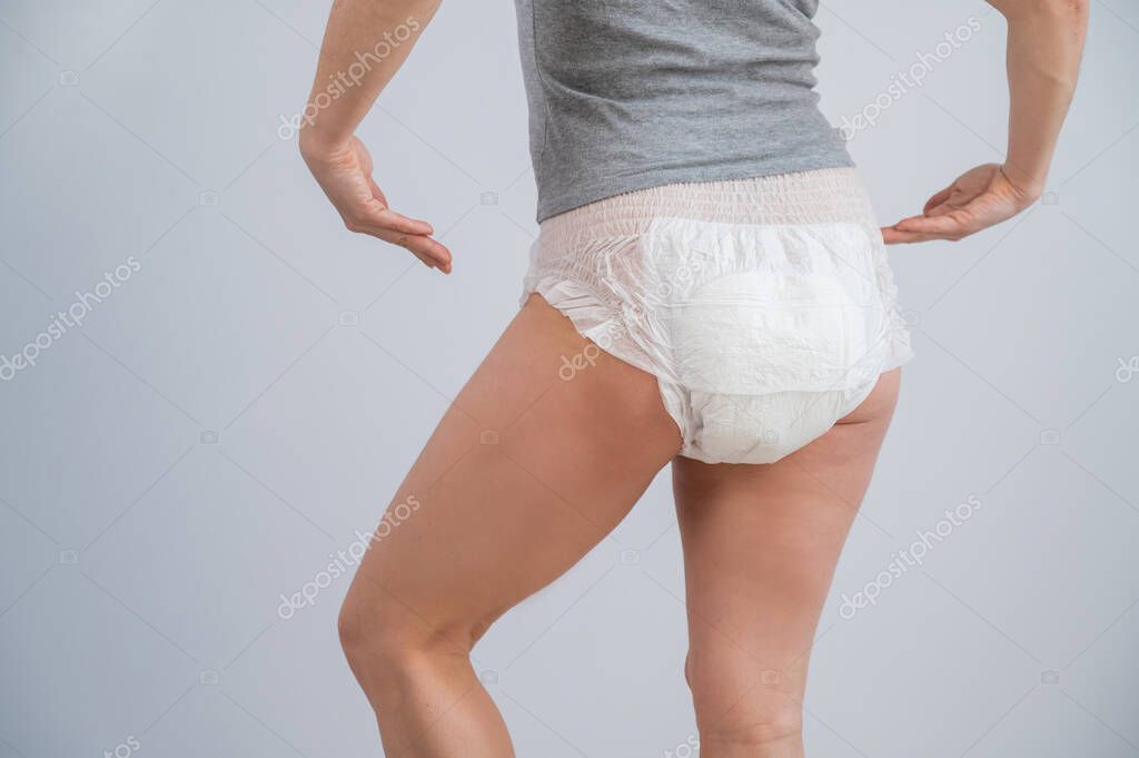Vista trasera de una mujer en pañales para adultos. Problema de  incontinencia.: fotografía de stock © inside-studio #567427852