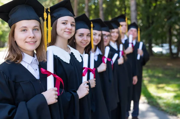 Fila Jovens Vestidos Graduação Livre Estudante Idade — Fotografia de Stock