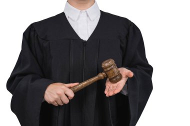 Elinde mahkeme tokmağı tutan bornozlu kadın yargıç.