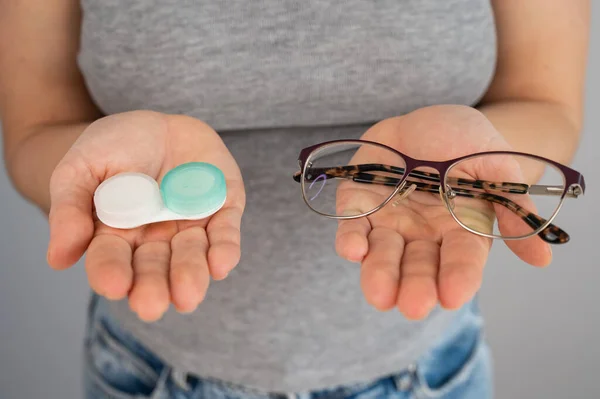 A woman makes a choice between lenses and glasses