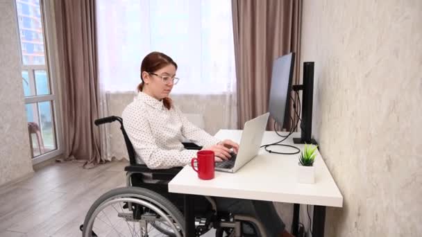 Caucasian Woman Wheelchair Typing Laptop Home Remote Work People Disabilities — Stock Video