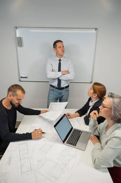 Caucasian Man Leading Presentation Colleagues White Board — Stockfoto