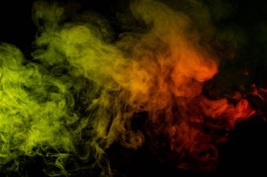 Siyah arka planda kırmızı sarı duman