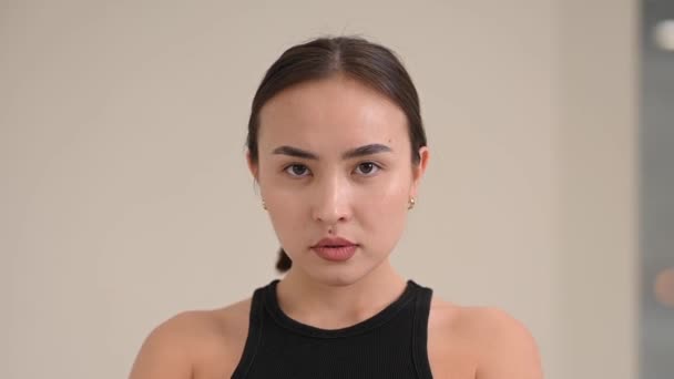 Portrait Grimacing Smiling Asian Woman White Background — Vídeos de Stock