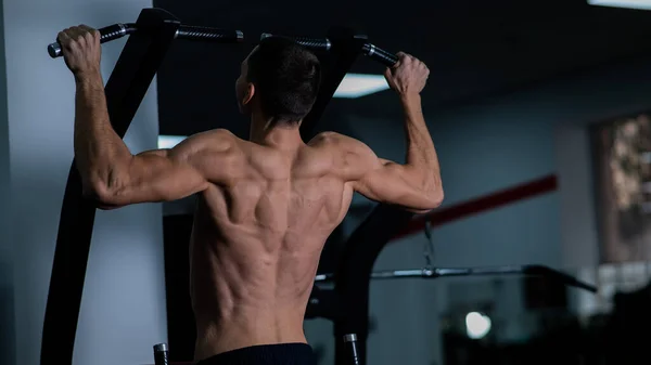 Back View Shirtless Man Pull Ups Gym — Stockfoto