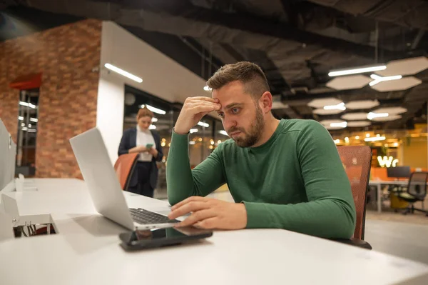 Bearded Man Holding His Head While Working Laptop Open Space — Foto de Stock