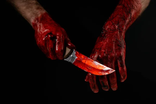 Cuchillo Hombre Con Mano Ensangrentada Sobre Fondo Negro — Foto de Stock