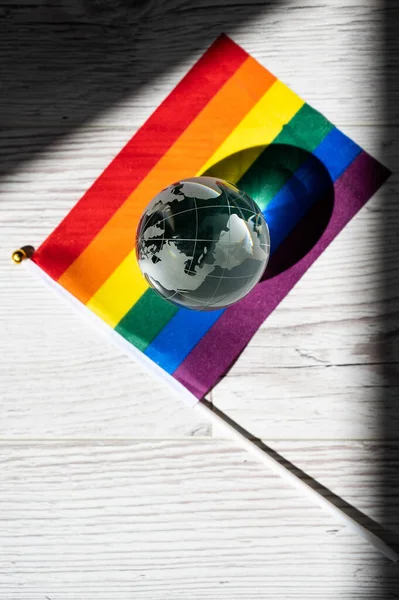 Globo Cristal Una Bandera Arco Iris Comunidad Lgbt —  Fotos de Stock