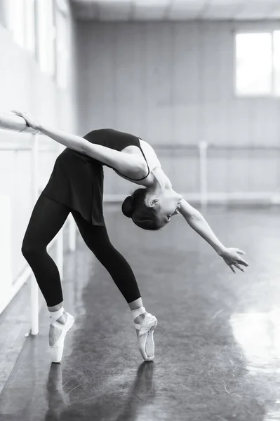 Asian Woman Doing Back Flexibility Exercises Ballet Barre — Foto de Stock