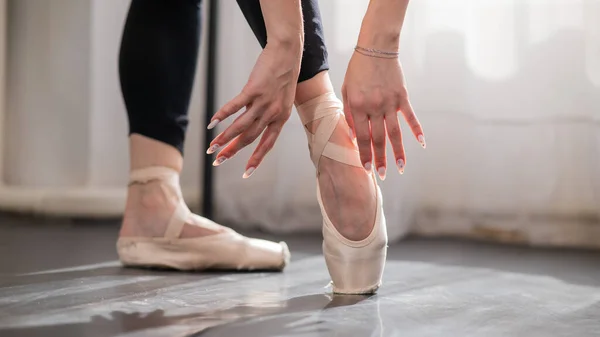 Close Legs Arms Ballerina — Stock Photo, Image