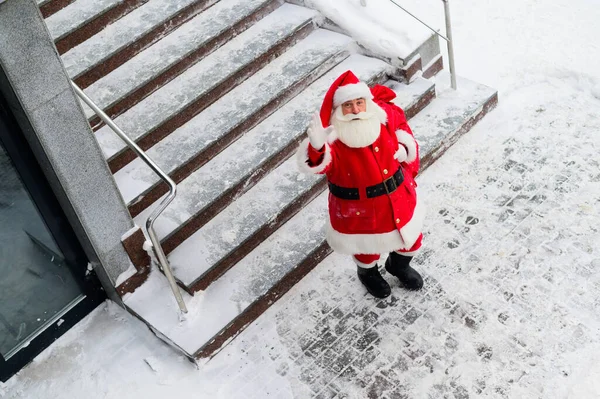 Vista Superior Santa Claus Amistoso Activamente Gesto Deseando Feliz Navidad — Foto de Stock