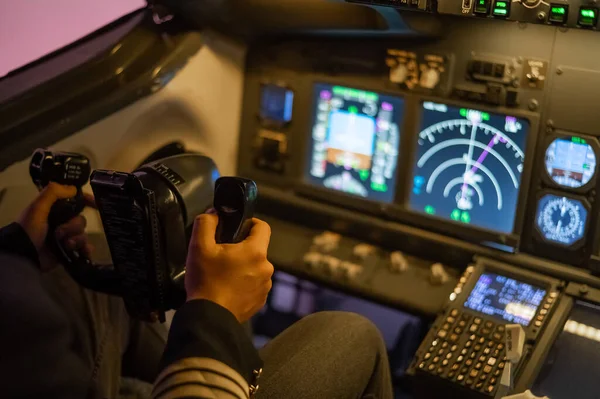 Man Studying Pilot Flight Simulator Close Male Hands Navigating Aircraft — Fotografia de Stock