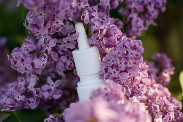 Spray Nasale Sul Lilla Fiore Stagione Allergica — Foto Stock
