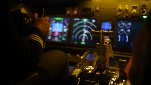 Man Studying Pilot Flight Simulator Close Male Hands Navigating Aircraft — Vídeos de Stock